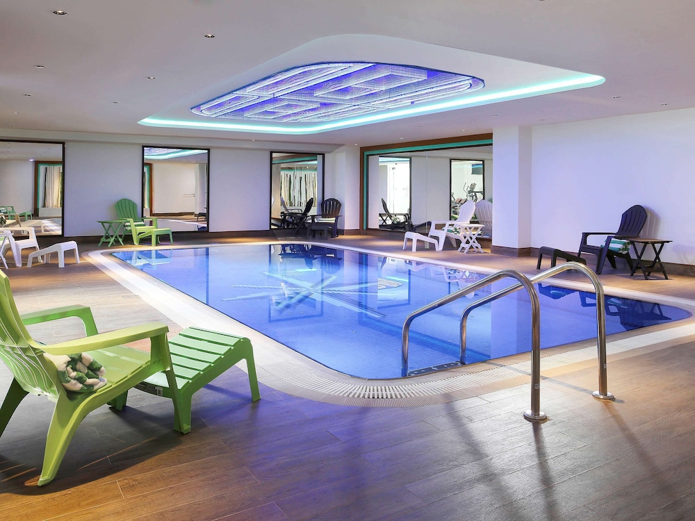 swimming pool spa