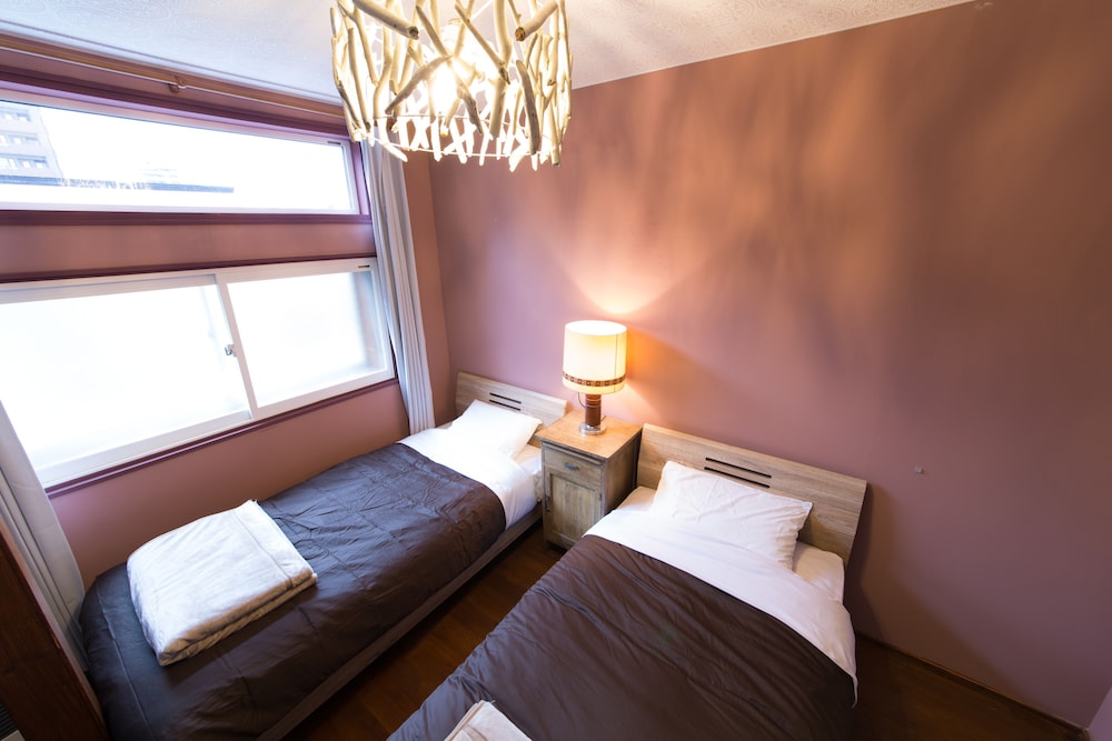Room, Twin Beds