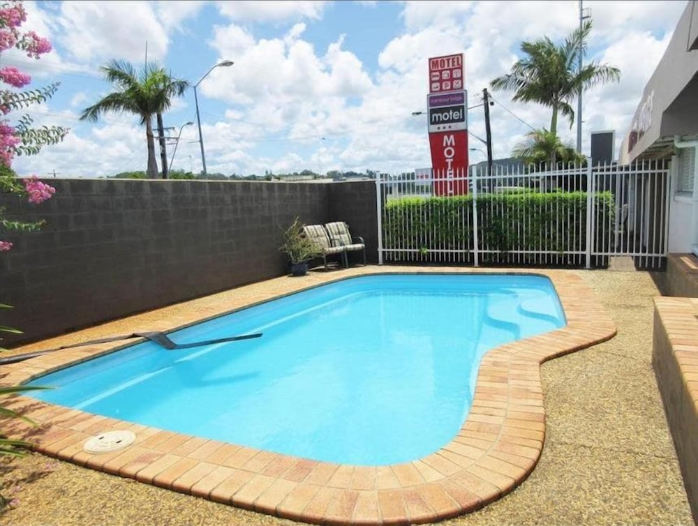 NAMBOUR LODGE MOTEL 30/37