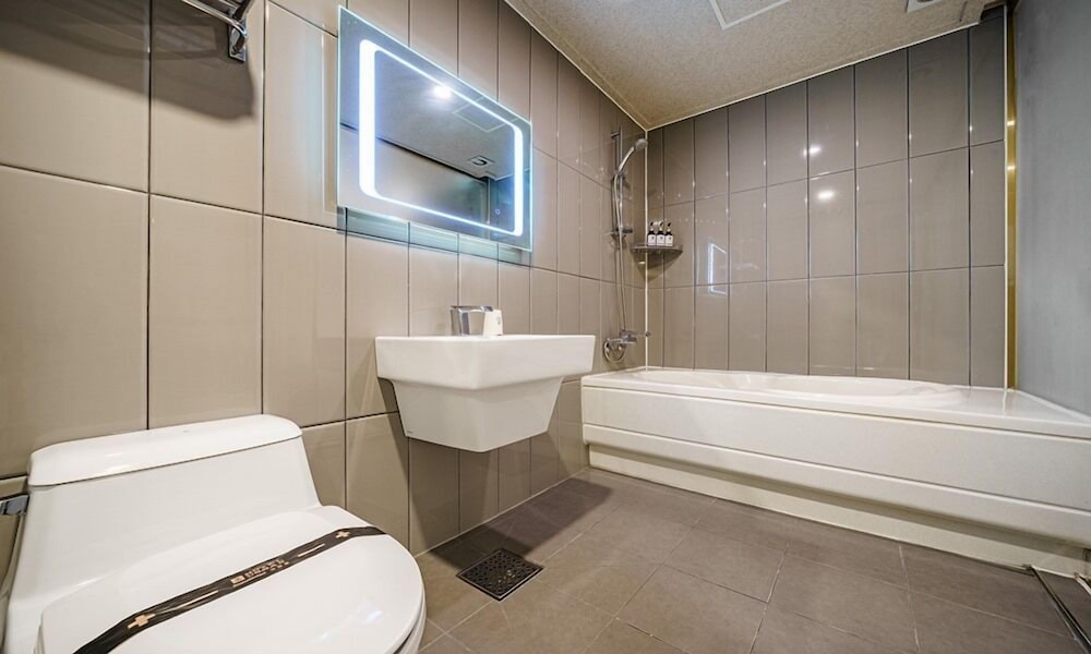 Urban Hotel Golf Shillim 67/68