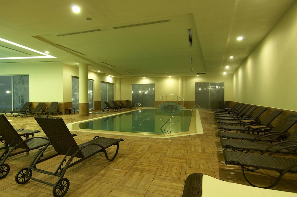 Safran Thermal Resort 23/50