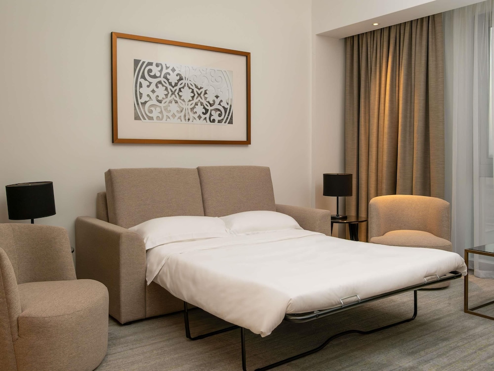Novotel Muscat Airport 18/75
