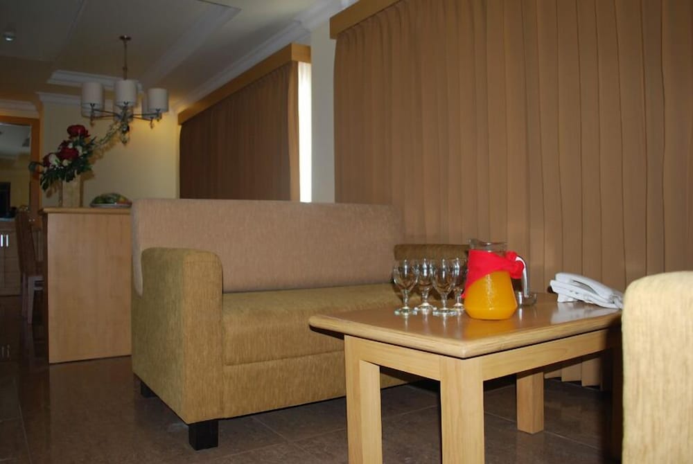 ROYAL JELITA HOTEL 40/45