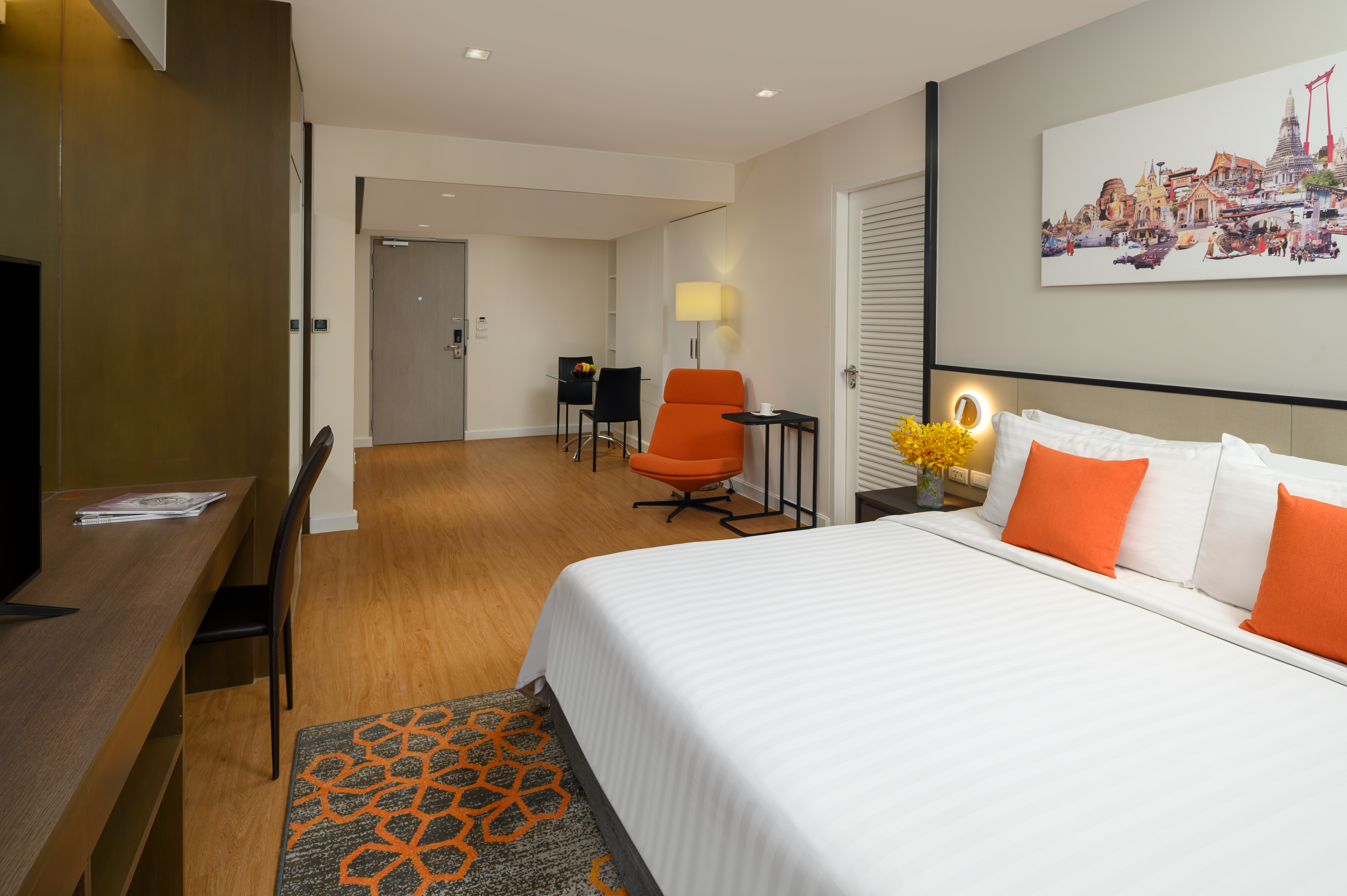 STUDIO, SUITE, KING BED