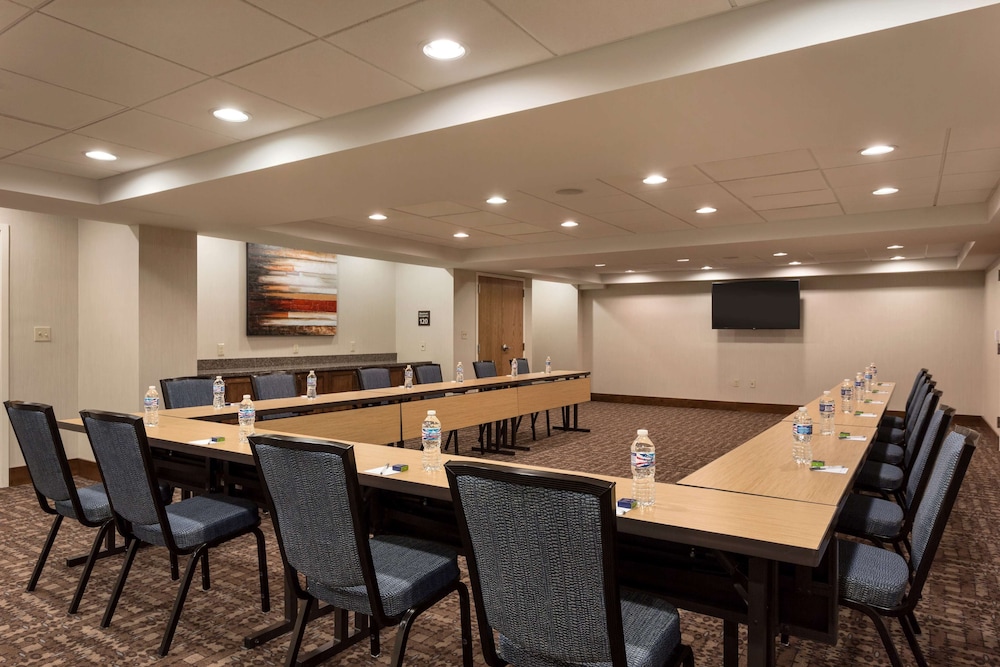 Hampton Inn & Suites Clayton/St Louis-Galleria Area 59/61