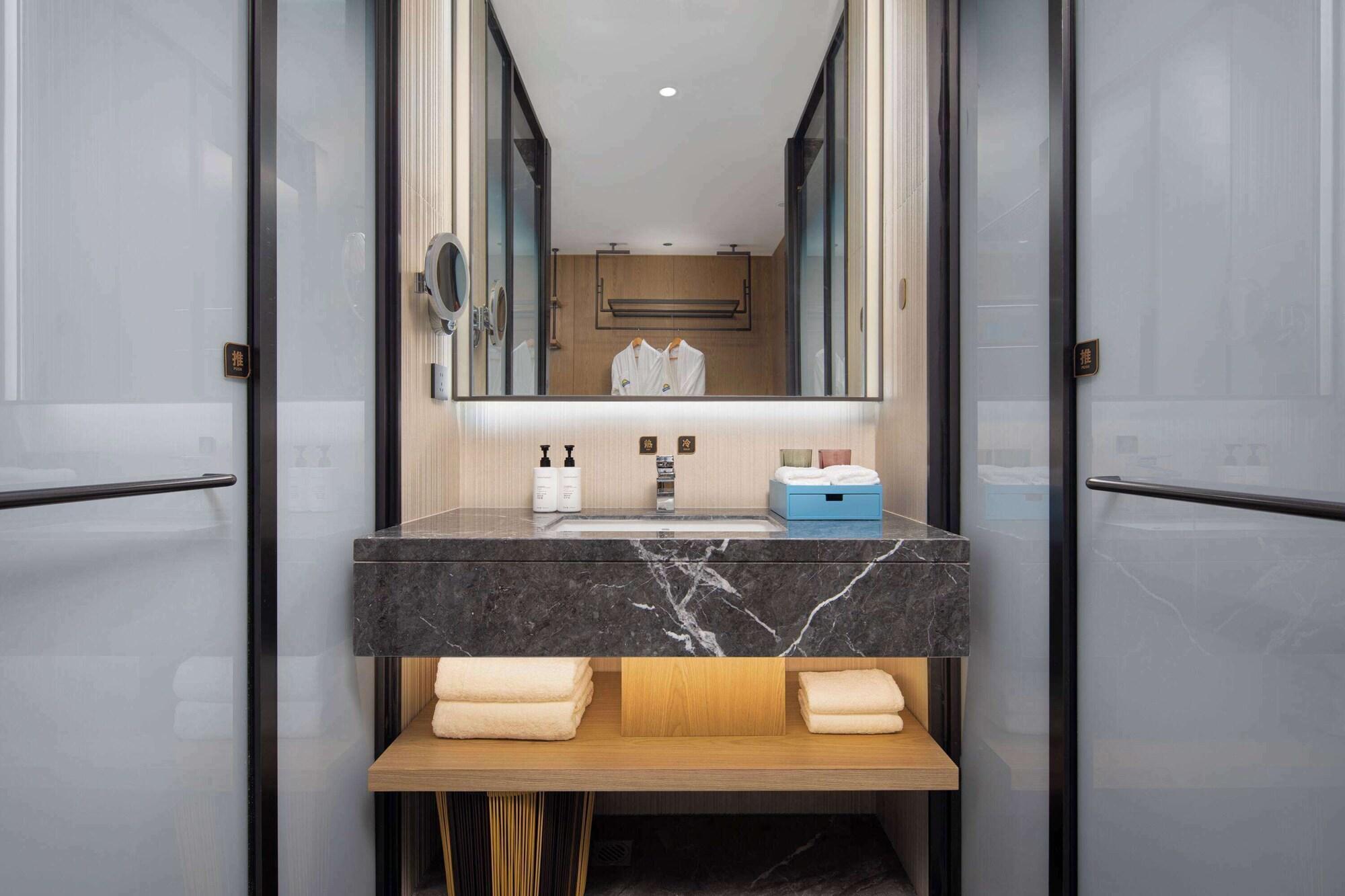 Days Hotel By Wyndham Enshi Girls Town 28/28