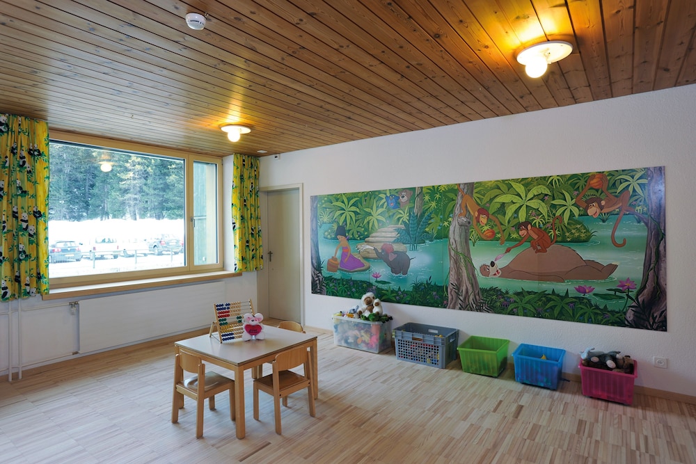 Youth Hostel 39/63