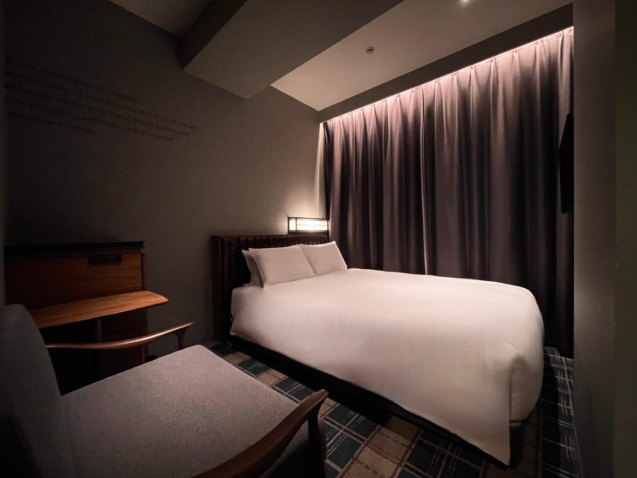 ROOM, DOUBLE BED