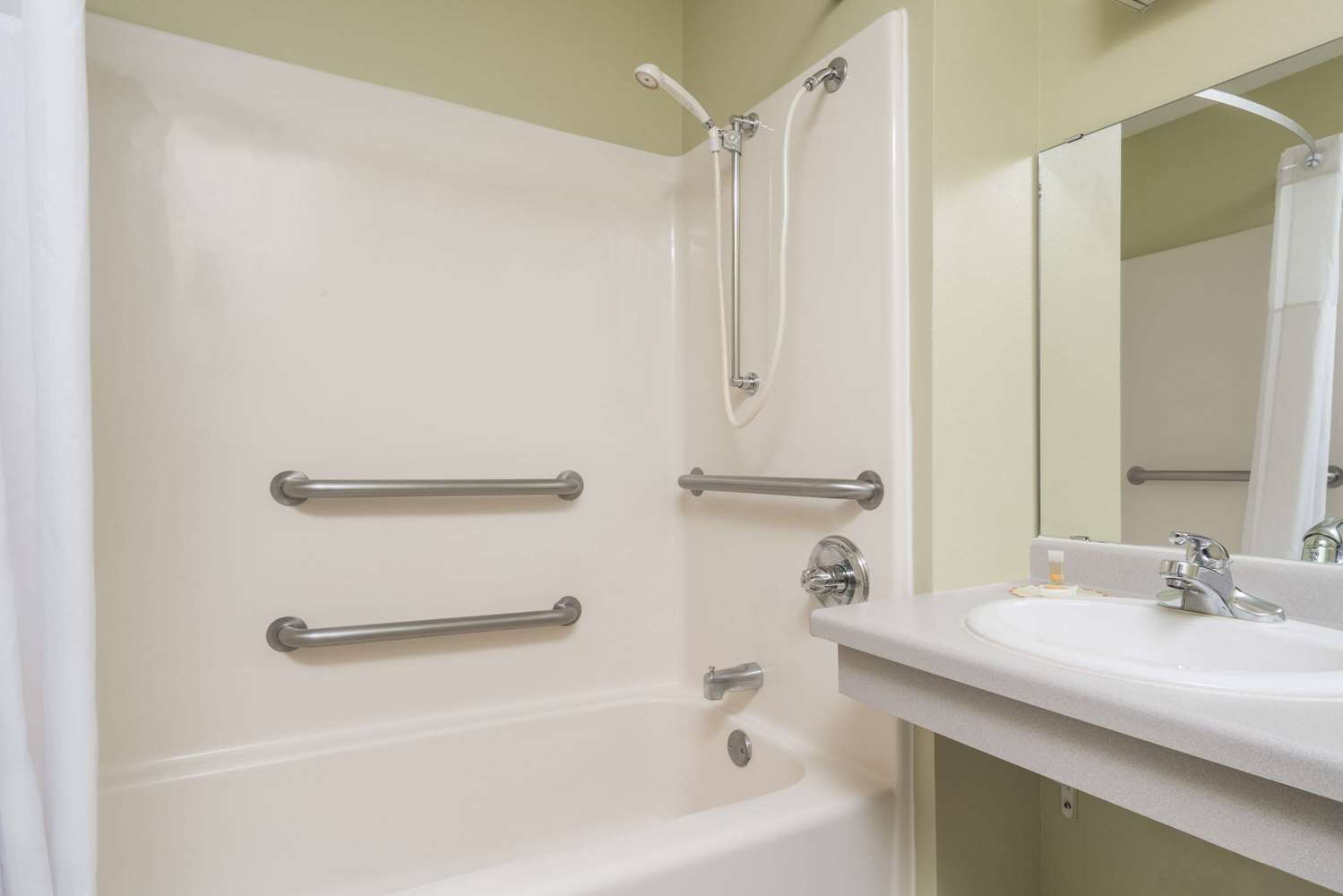 Days Inn By Wyndham West-Eau Claire 22/24
