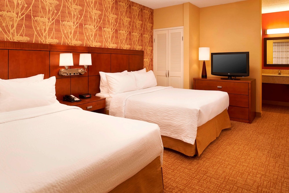 Comfort Inn and Suites Arlington Heights Wilke Rd 12/69