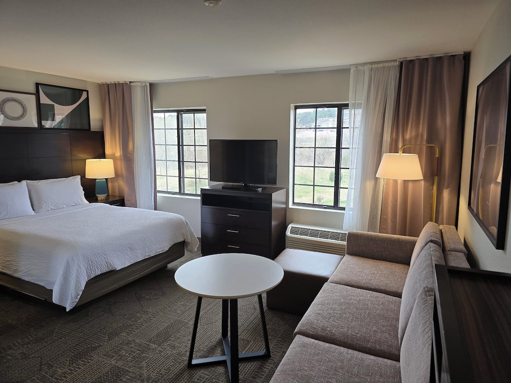 STUDIO, SUITE, KITCHEN