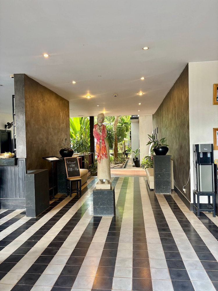 Prana Hotel 7/50