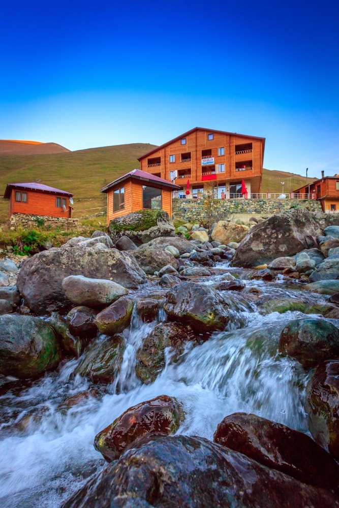 Yedigoller Hotel & Restaurant 45/47