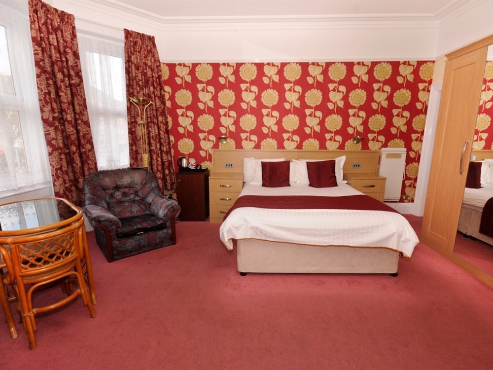 Denewood Hotel - Guest Accomodation 20/48