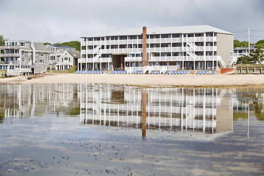 Surfside Hotel and Suites 23/57