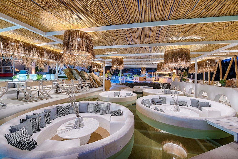 Kouros Exclusive Suites - Adults Only 70/78