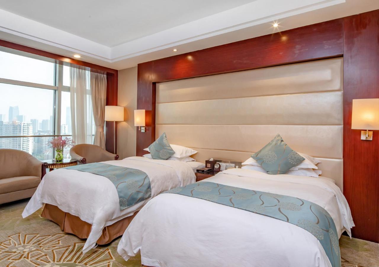 Superior, Twin Beds