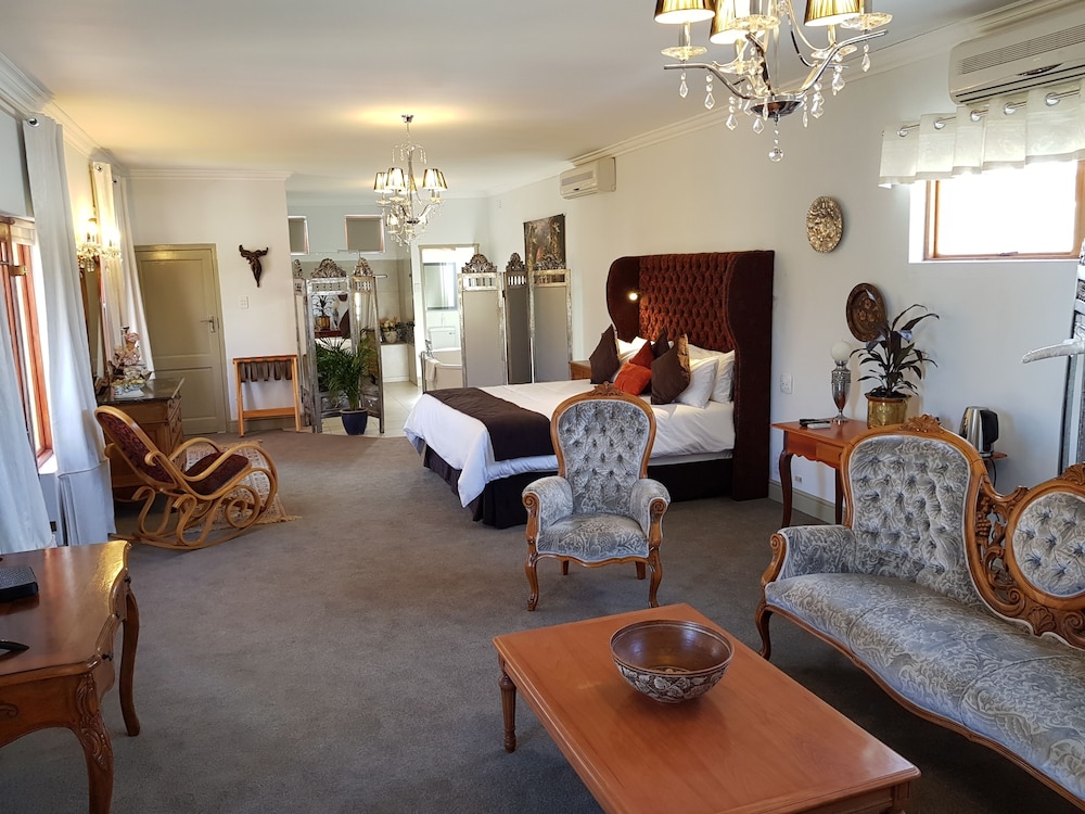 Montagu Country Hotel 63/89