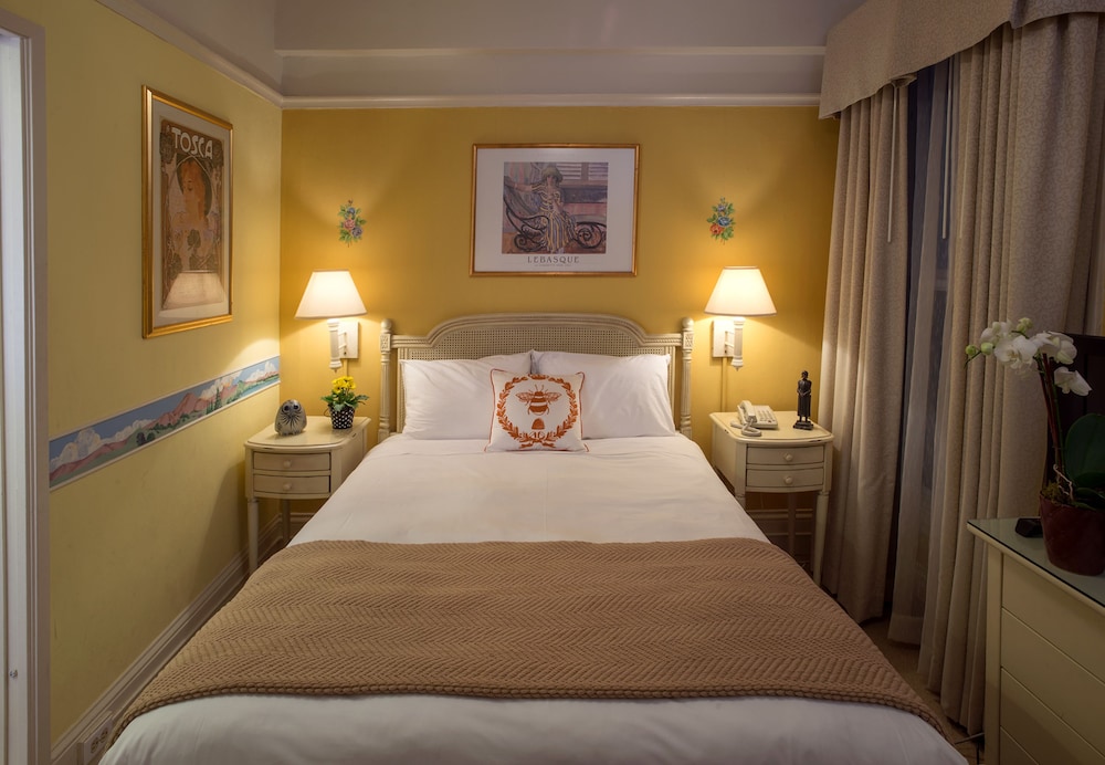 Cornell Hotel de France 6/38