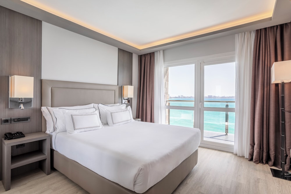 غرفة بريميوم بسريرين منفصلين بإطلالة على البحر، Melia Alicante 8/10