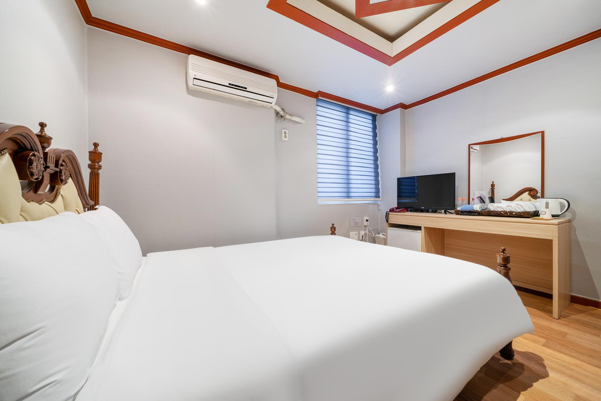 Jumunjin Hotel 13/26