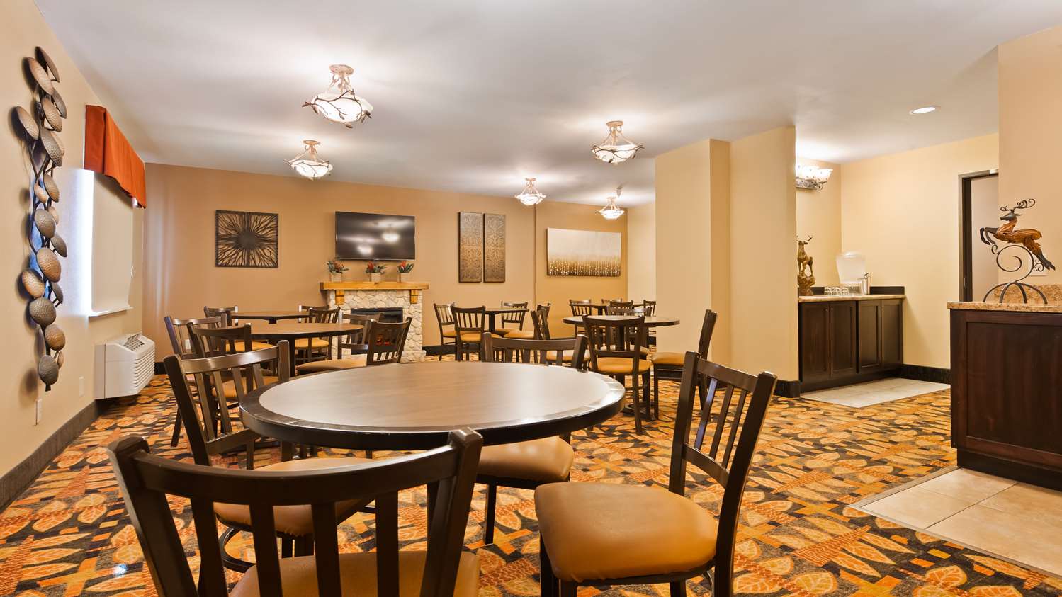 Best Western Plus Deer Park Hotel and Suites 7/9