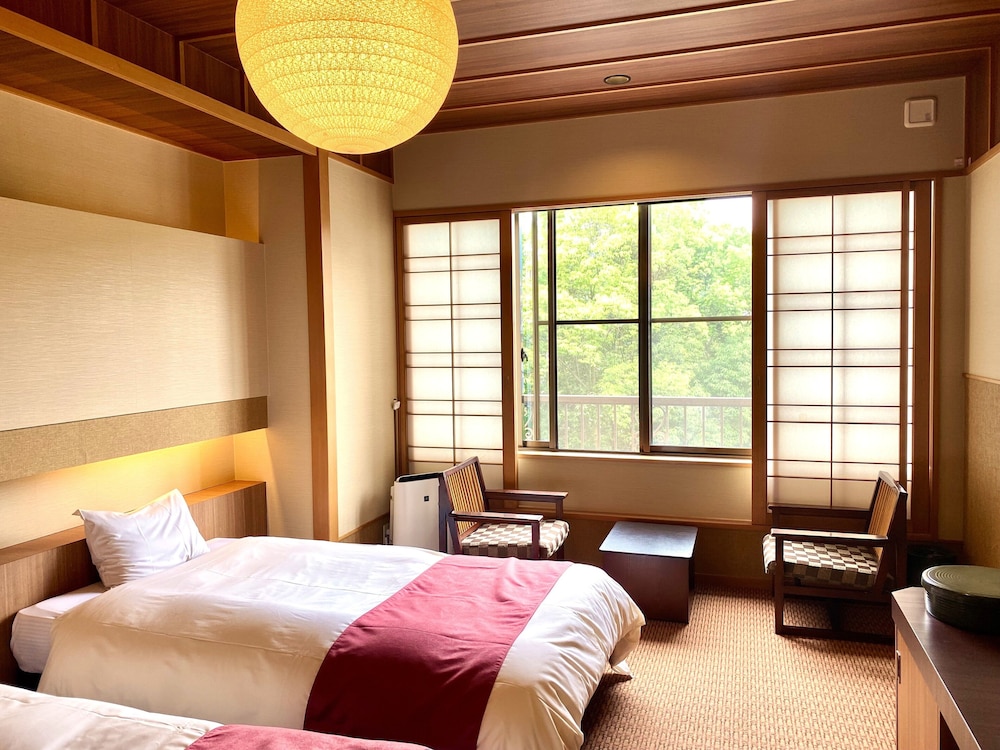 ROOM, TWIN BEDS