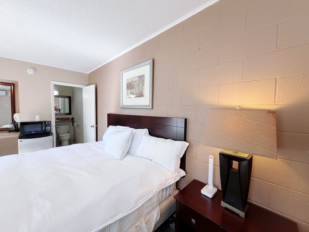 Royal Inn and Suites 14/42