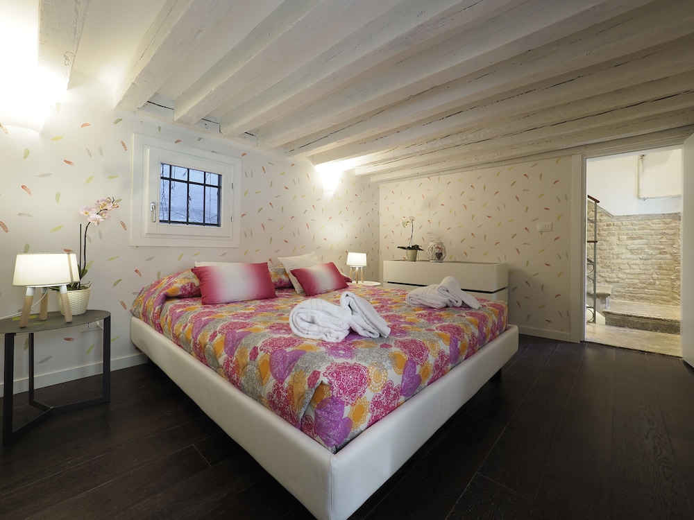 Majestic Rialto House 7/50