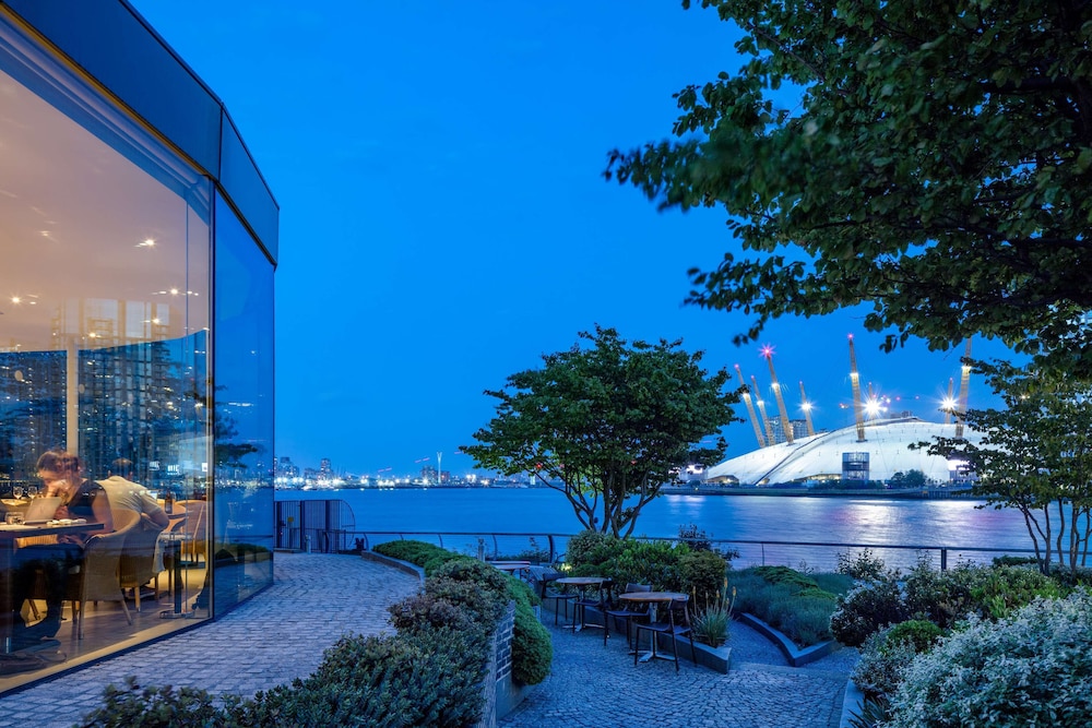 Radisson Blu Hotel, London Canary Wharf East 41/74