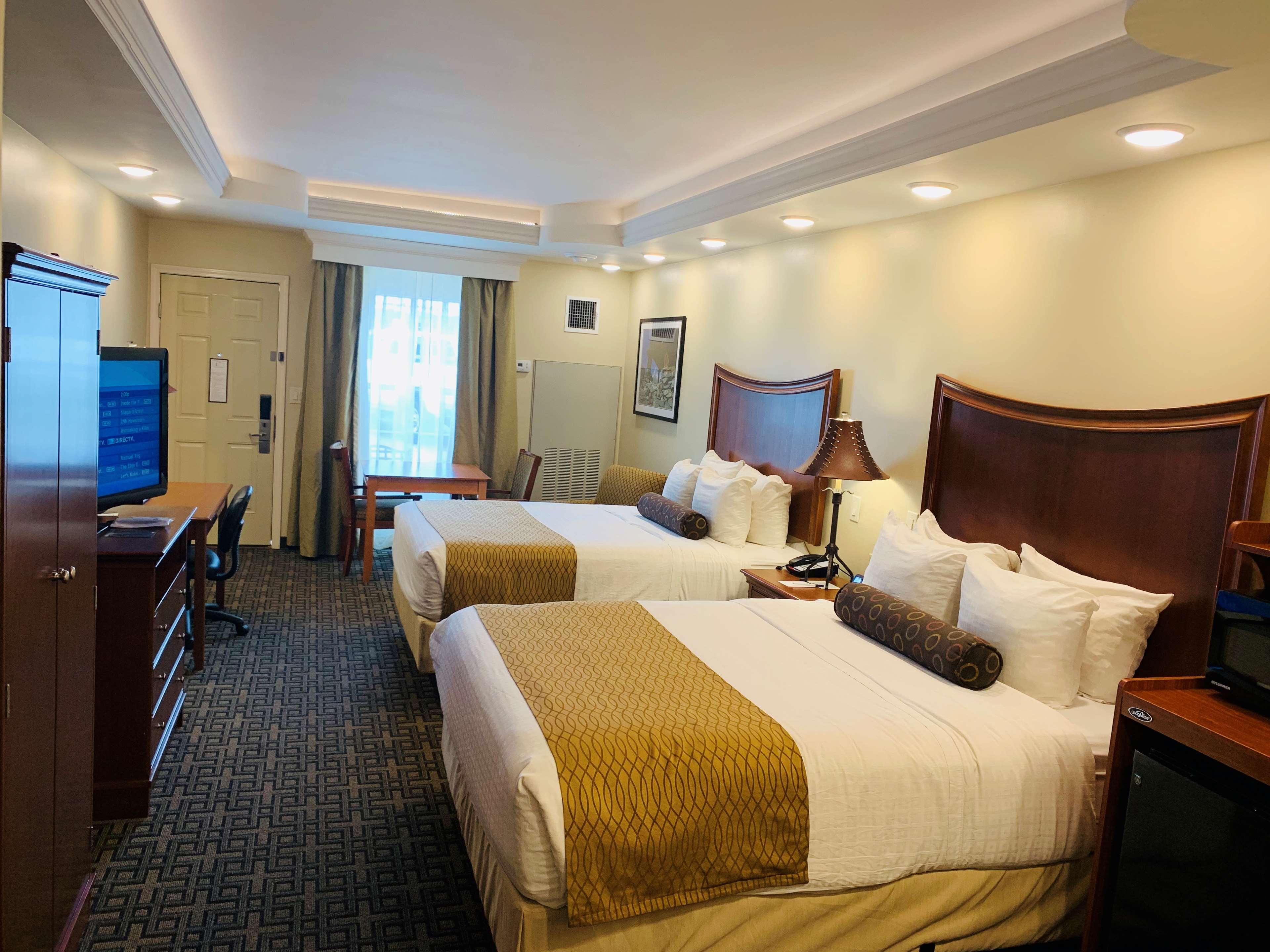 Courtyard, 2 Queen Beds, Large