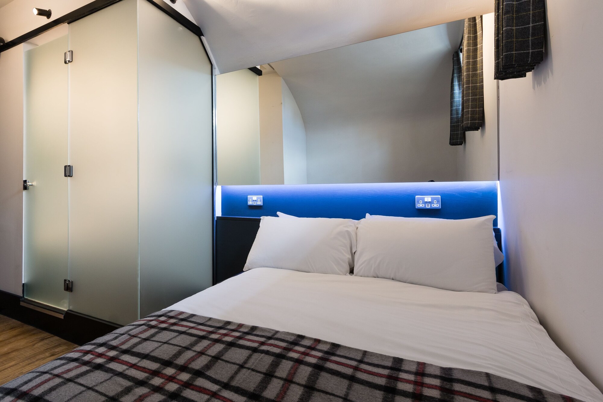 Room, Double Bed