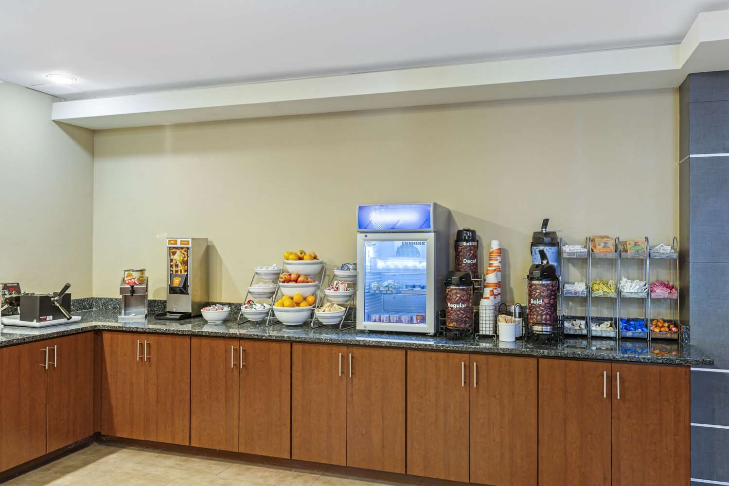 Comfort Suites At Virginia Center Commons 28/39