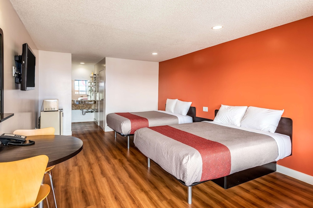 Motel6 Gardena, CA - South 8/25