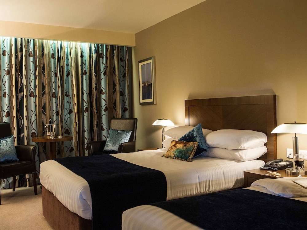 Ballyroe Heights Hotel 14/61
