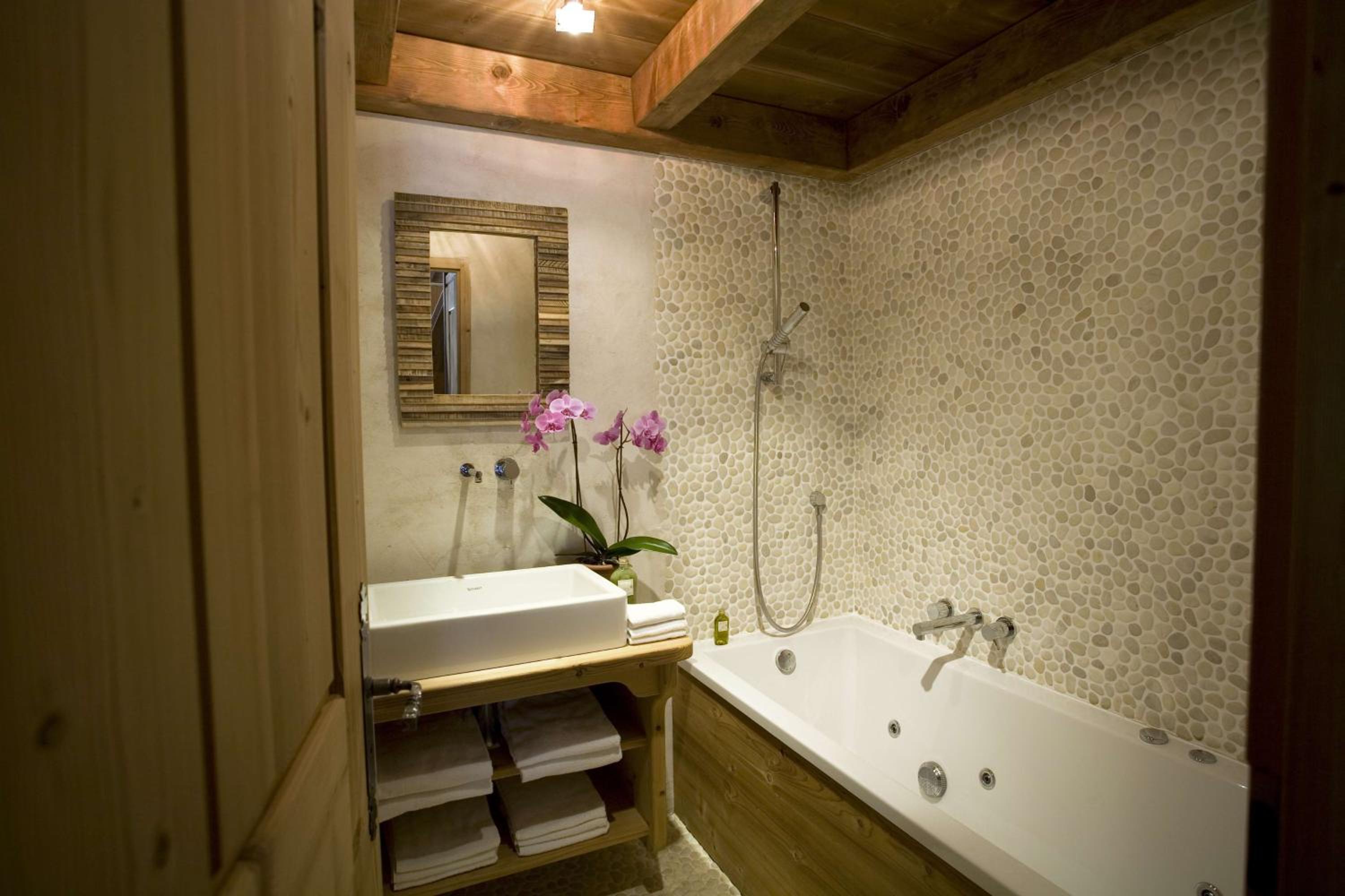 Mezzanine, Suite, 3 Beds, Queen Bed, Mountain View