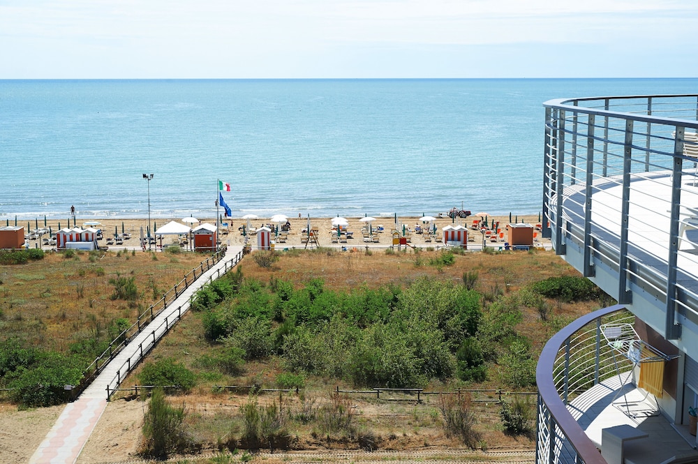 JESOLOPALACE HOTEL & APARTHOTEL 68/69