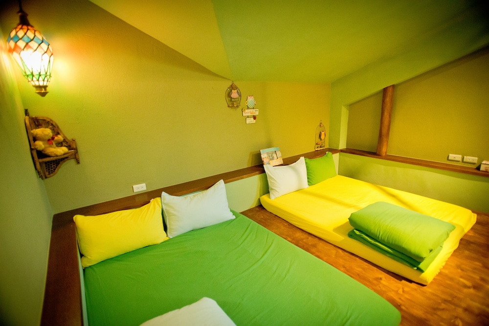 1 BEDROOM, SIGNATURE, TREE HOUSE, 3 FUTON BEDS, LAKE VIEW