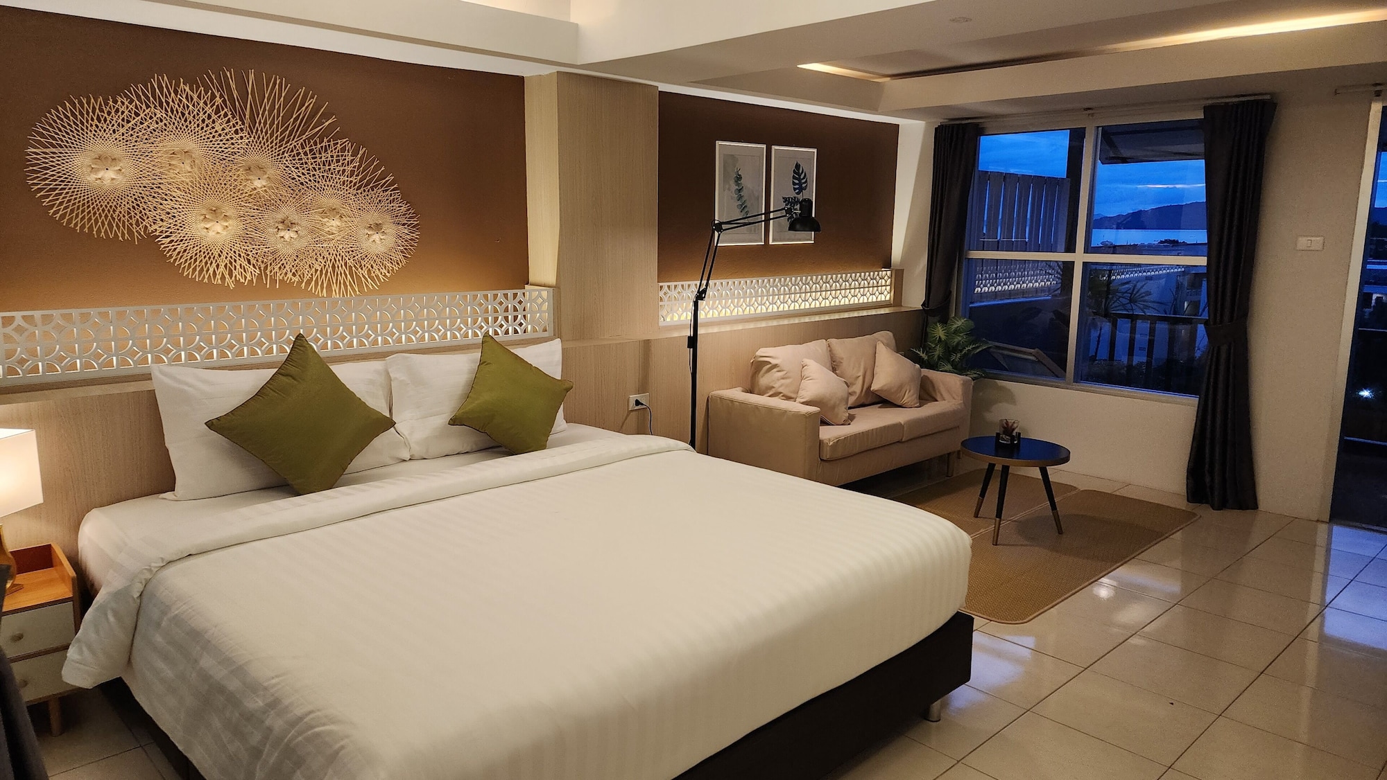 DELUXE, DOUBLE BED, SEA VIEW