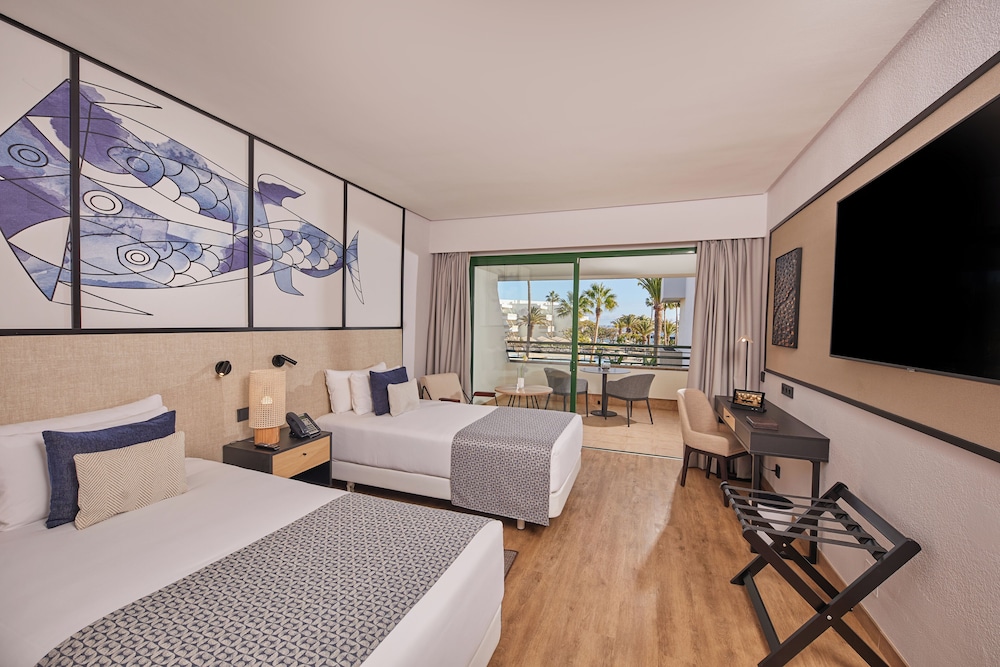 Preferred Club, Triple, 1 King and 1 Single Beds, Pool View, Terrace