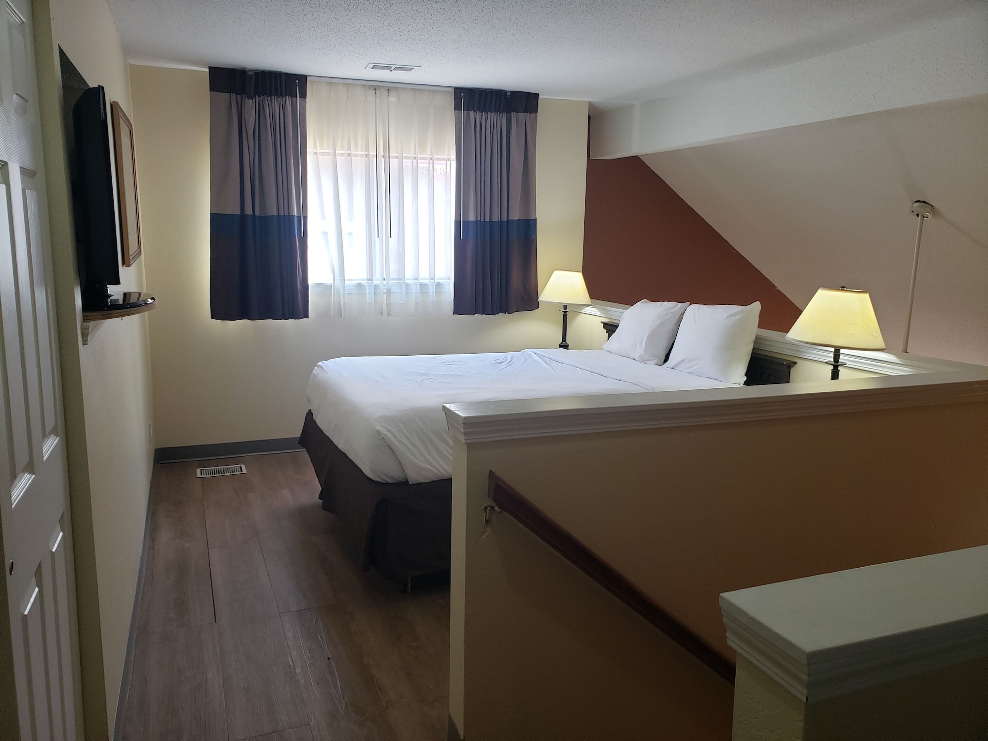 2 BEDROOMS, LOFT, SUITE, MULTIPLE BEDS