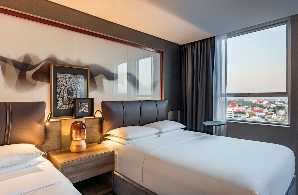 Room, 2 Double Beds, City View