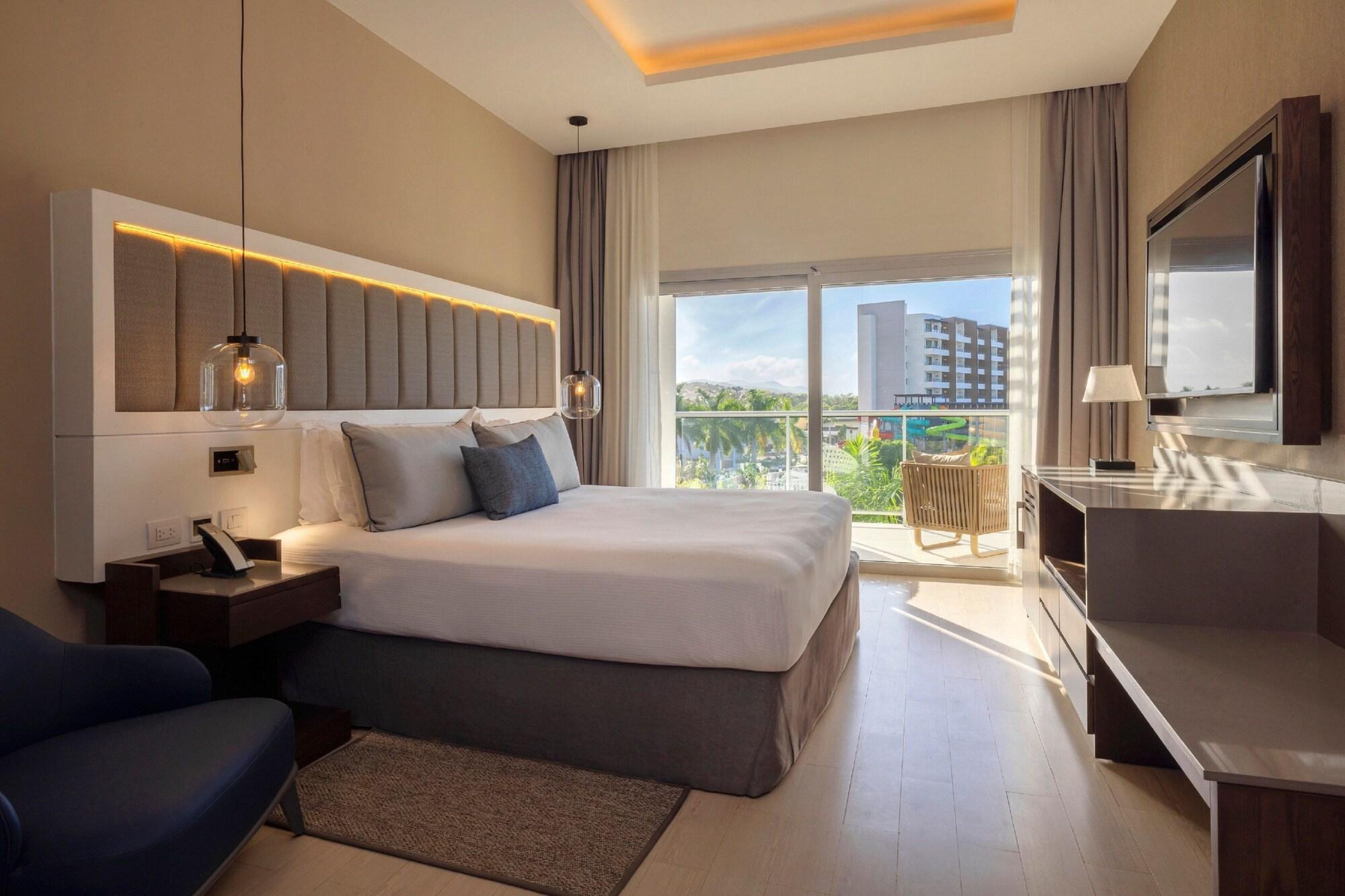 1 Bedroom, Diamond Club, Presidential, Swim Out, Luxury, Suite, Pool View, Hot Tub