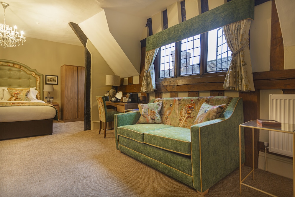 Tudor House Hotel 58/85
