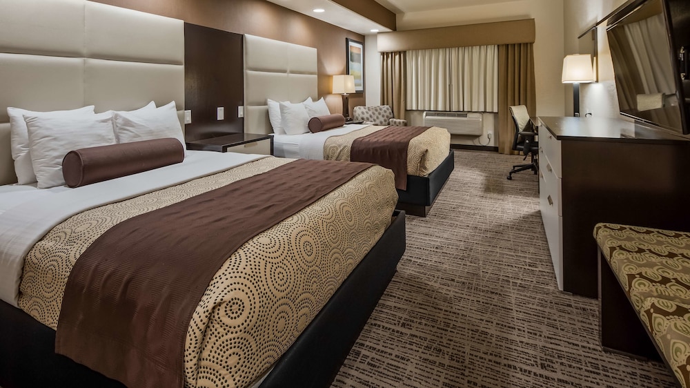 Best Western Plus Lackland Hotel & Suites 11/34