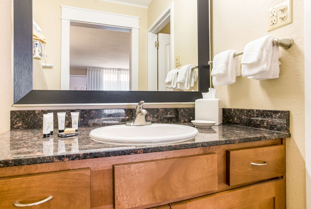 Red Lion Inn & Suites Branson 31/36