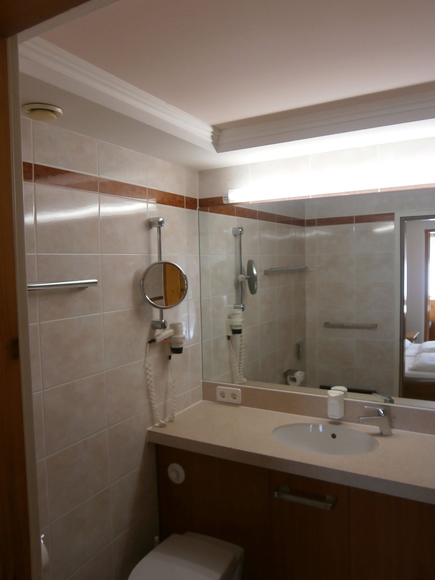 1 BEDROOM, QUEEN BED, SOFA, BALCONY