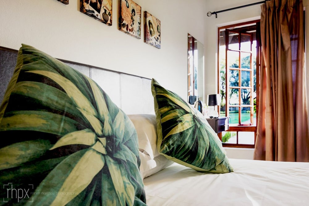OR Tambo Guest House 30/49