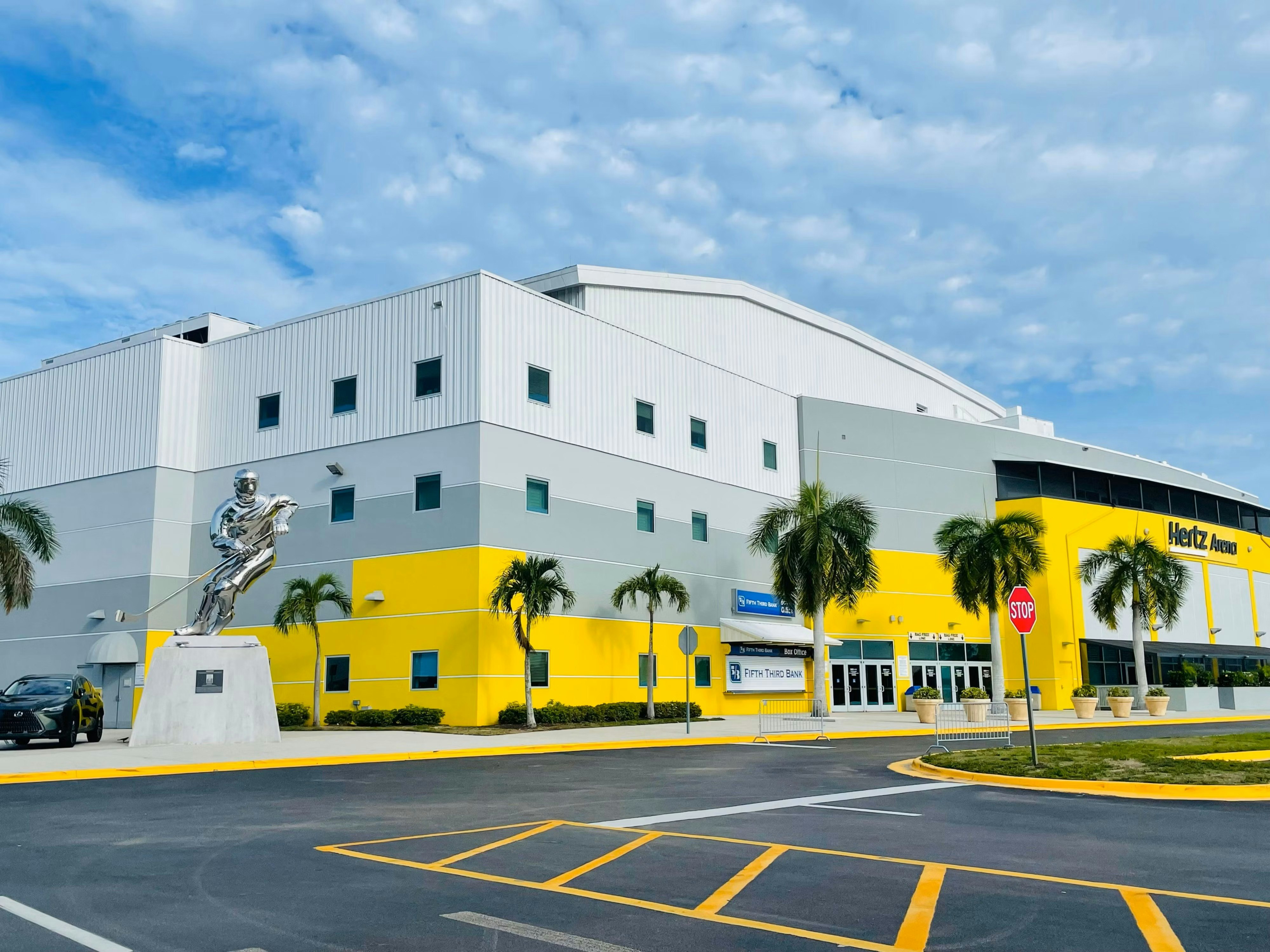Holiday Inn Express & Suites Fort Myers Airport 49/54