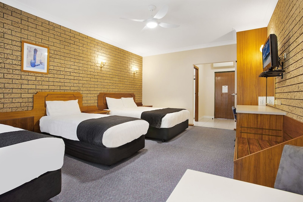 Manifold Motor Inn 15/26